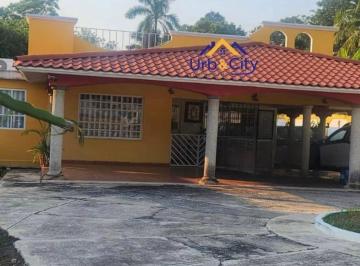 Quinta de 5 habitaciones, Nacajuca · Quinta en Venta con Alberca, Carretera Nacajuca - Villahermosa.
