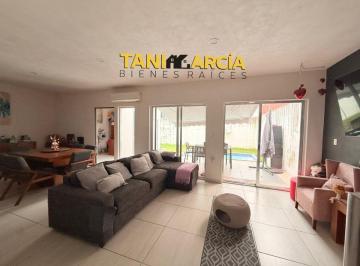 Casa de 3 habitaciones, Córdoba · Vendo Casa con Alberca en Fraccionamiento Privado en Córdoba.