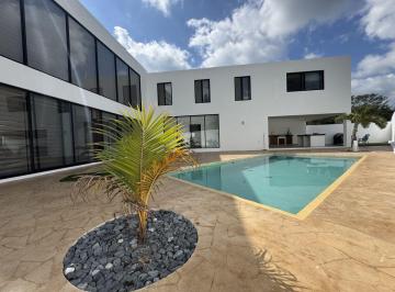 Casa · 810m² · 4 Recámaras · 10 Estacionamientos · Espectacular Propiedad en Venta Jardines de La Rejoyada (Avc - 2547)