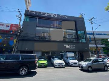 Local comercial , Cuajimalpa de Morelos · Local de Gran Altura. a Pie de Calle y Sobre Av con Mucho Flujo
