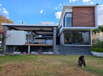 Casa de 4 habitaciones, Corregidora · Se Vende Amplia Casa Moderna en Esquina con Increíbles Vistas y Jardines