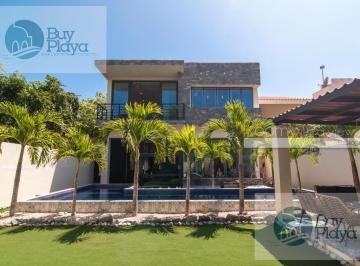 Casa · 450m² · 4 Recámaras · 1 Estacionamiento · House in Puerto Aventuras
