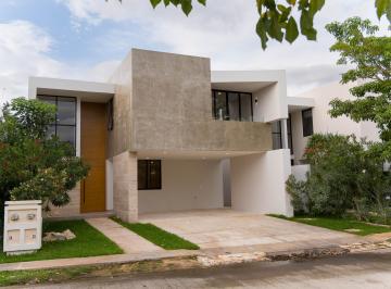 Casa en condominio de 4 habitaciones, Mérida · Casa en Venta Parque Central, 4 Recámaras, 394 m² Terreno