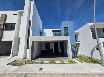 Casa · 205m² · 3 Recámaras · 2 Estacionamientos · Se Vende Casa en Lomas del Dorado, Boca del Rio, Veracruz