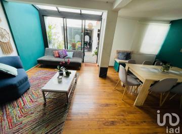 Casa · 205m² · 4 Recámaras · 2 Estacionamientos · Casa en Venta, Amplitud, Comodidad, Bosque de Los Remedios, Naucalpan