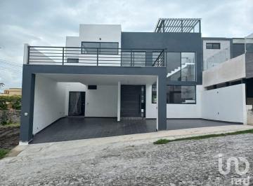 Casa · 380m² · 3 Recámaras · 5 Estacionamientos · Venta Casa en Fraccionamiento Burgos Bugambilias Seccion Corinto Residencial