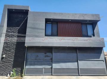 Casa · 1000m² · 5 Recámaras · 3 Estacionamientos · Casa en Venta en Las Cumbres