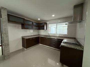Casa de 3 habitaciones, San Gregorio Atzompa · Residencia Doble Altura en Venta en Chipilo, Acabados de Lujo, No Créditos
