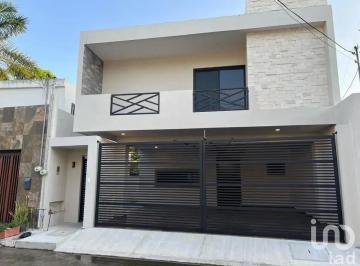 Casa · 192m² · 3 Recámaras · 2 Estacionamientos · Casa en Venta Col Otomi Tampico