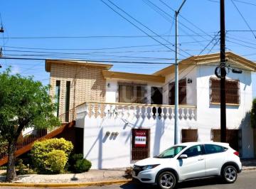 Casa · 432m² · 5 Recámaras · 1 Estacionamiento · Casa en Venta en Col. Vista Hermosa en Monterrey