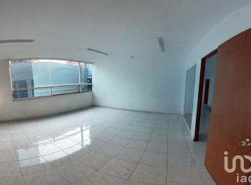Edificio · 1200m² · 40 Recámaras · 17 Estacionamientos · Renta de Edificio en Periférico
