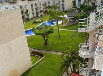 Alberca · Venta de Departamento de Remate en Marina Diamante en Acapulco