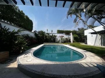 Casa · 620m² · 7 Recámaras · 5 Estacionamientos · Casa en Venta en Fraccionamiento con Seguridad