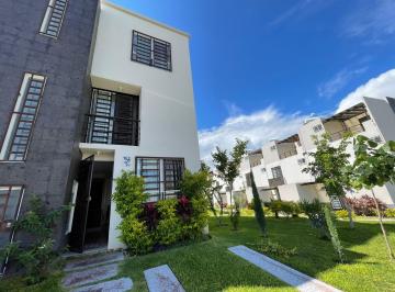 Casa en condominio de 3 habitaciones, Xochitepec · Casa en Venta con Frente a Alberca, Real Santa Fe II, Xochitepec Morelos