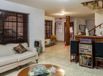 Casa de 4 habitaciones, Benito Juárez · Amplia Casa con Mucho Potencial en del Carmen, Coyoacan