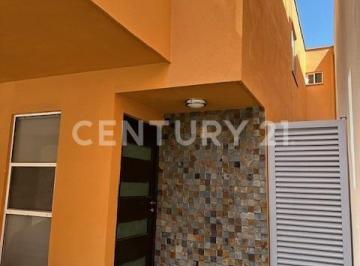 Casa · 300m² · 3 Recámaras · 2 Estacionamientos · Casa en Renta en Col. Cerrada de Cumbres en Monterrey