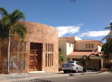 Casa en condominio de 5 habitaciones, Zapopan · Venta de Casa Virreyes con Alberca