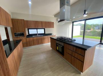 Casa · 392m² · 4 Recámaras · Casa en Lagos del Sol