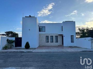 Casa · 315m² · 4 Recámaras · 4 Estacionamientos · Casa en Venta en San Diego Cutz, Conkal Yucatán