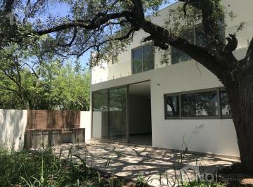Casa · 442m² · 4 Recámaras · 3 Estacionamientos · Casa en Venta en La Joya Carretera Nacional Monterrey
