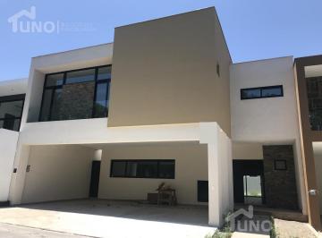 Casa · 471m² · 3 Recámaras · 3 Estacionamientos · Casa en Venta en La Joya