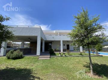 Quinta · 3600m² · 4 Recámaras · 10 Estacionamientos · Quinta en Venta en Allende N. L. Las Raices