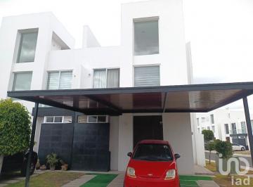 Casa · 128m² · 3 Recámaras · 2 Estacionamientos · Zakia, El Marques, Qro. Casa en Venta