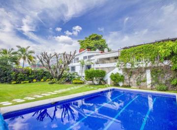 Casa · 904m² · 6 Recámaras · 3 Estacionamientos · Lomas de Cuernavaca - Temixco