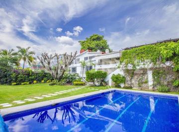 Casa · 644m² · 6 Recámaras · 3 Estacionamientos · Lomas de Cuernavaca - Temixco