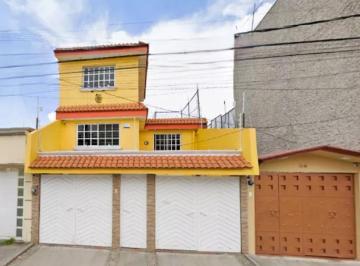 Casa de 4 habitaciones, Nezahualcóyotl · Casa en Bosques de Aragón en Remate Bancario