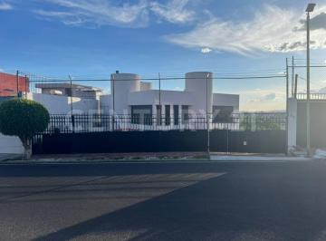 Casa · 545m² · 6 Recámaras · 4 Estacionamientos · Venta de Casa en Loma Dorada