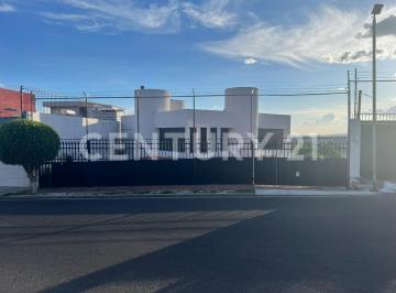Casa · 545m² · 6 Recámaras · 4 Estacionamientos · Venta de Casa en Loma Dorada