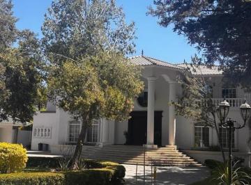 Casa · 1200m² · 4 Recámaras · 6 Estacionamientos · Casa en Venta Pedregal del Carmen