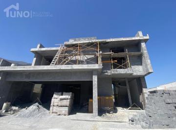 Casa · 1081m² · 5 Recámaras · Casa en Venta en Sierra Alta Monterrey con Vistas a La Montaña - Uno Soluciones Inmobiliairas