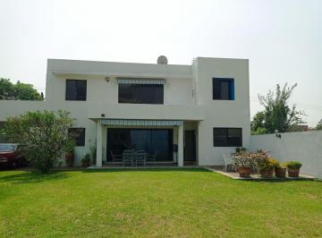 Casa · 325m² · 6 Recámaras · 2 Estacionamientos · Casa en Venta con Vigilancia, Burgos, Temixco, Morelos