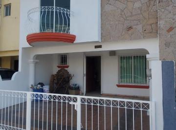 Casa en condominio de 3 habitaciones, Zapopan · Viveros del Valle Coto con Seguridad, Renta o Venta, Recien Detallada