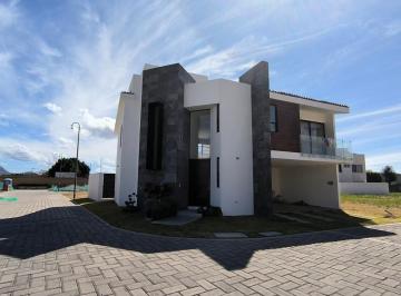 Casa en condominio · 262m² · 3 Recámaras · 2 Estacionamientos · Se Vende Casa con Amplio Jardin en Atlixco Puebla, Finca Las Memorias