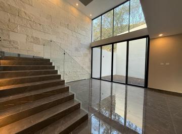 Casa · 465m² · 4 Recámaras · 3 Estacionamientos · Casa - Fraccionamiento Bosques de Las Misiones