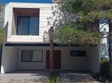 Casa · 360m² · 3 Recámaras · 6 Estacionamientos · Casa en Venta La Campiña Clúster 2 León Guanajuato