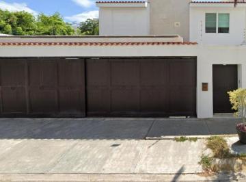 Casa de 5 habitaciones, Cancún · Hermosa Casa en Venta de Remate con Alberca en Cancun, Qro.