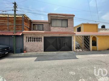 Casa · 152m² · 4 Recámaras · 2 Estacionamientos · Casa en Venta en Residencial La Luz