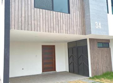 Casa · 260m² · 3 Recámaras · 2 Estacionamientos · Casa en Venta Residencial Altana, Zona San Diego, Cholula, Puebla