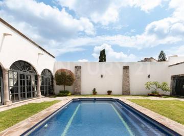 Casa · 700m² · 3 Recámaras · 4 Estacionamientos · Casa de Lujo en Jurica, Querétaro, con Diseño Colonial y Amenidades Exclusivas
