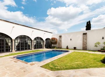 Casa · 700m² · 3 Recámaras · 4 Estacionamientos · Casa de Lujo en Jurica, Querétaro, con Diseño Colonial y Amenidades Exclusivas