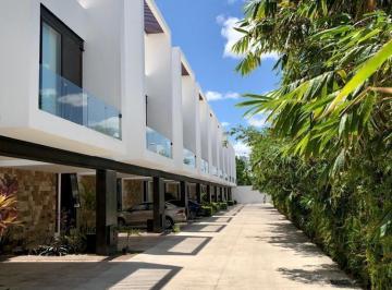 Casa · 175m² · 2 Recámaras · 2 Estacionamientos · Renta Townhouse Santa Gertrudis Copo, Mérida
