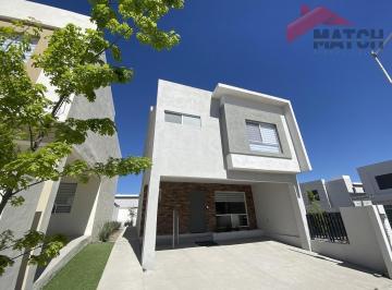 Casa · 162m² · 3 Recámaras · 2 Estacionamientos · Casa en Venta en Foret Residencial