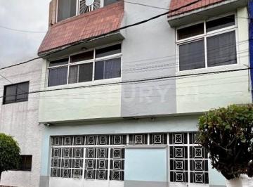Casa de 5 habitaciones, Iztapalapa · Se Vende Casa Amplia Iluminada, con Departamento Independiente