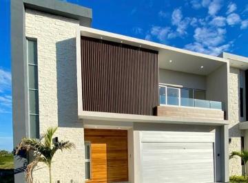 Casa de 3 habitaciones, Medellín · Casa Nueva en Venta Palmas Cerca de Plaza El Dorado