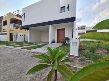 Casa de 3 habitaciones, Alvarado · Casa en Venta en Punta Tiburon | con Alberca y Amplio Jardín