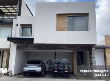 Casa · 270m² · 4 Recámaras · 2 Estacionamientos · Se Vende Casa en Alto Lago de 4 Recamaras